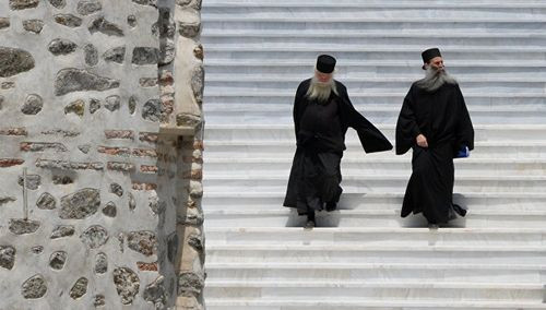 Λεφτά υπάρχουν για μουσείο Μπελογιάννη, αλλά για τον καθεδρικό ναό του Αρχαγγέλου της αγιορείτικης Μονής Δοχειαρίου που καταρρέει ούτε ευρώ!